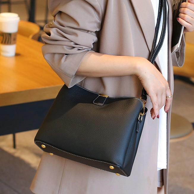 Elegant Women's Cowhide Shoulder & Crossbody Bag - High-End Design, Large Capacity Handbag