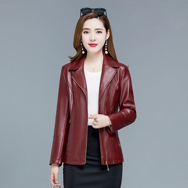Leather jacket women's fleece thickened short slim and thin autumn and winter new fur integrated mother outfit