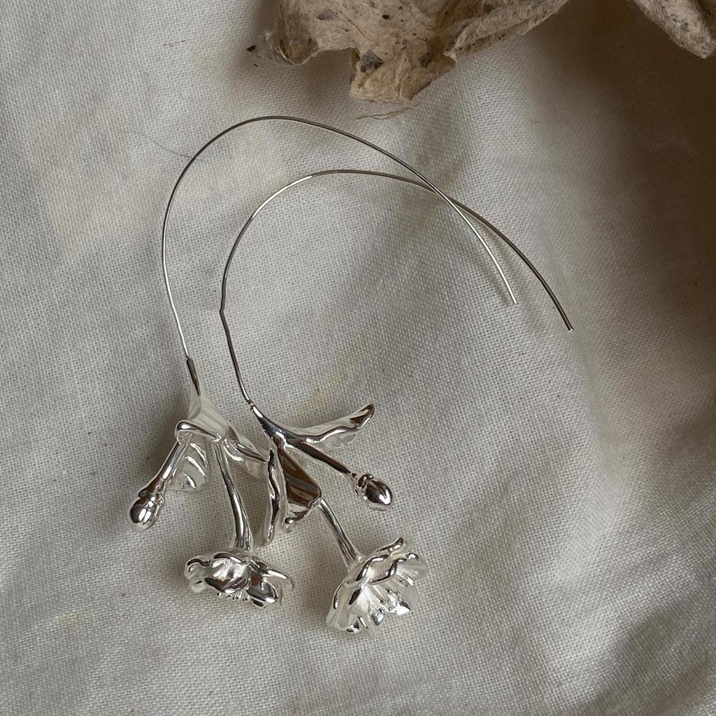 Versatile High-End Style Flower Pendant Earrings: Simple & Unique Ear Studs