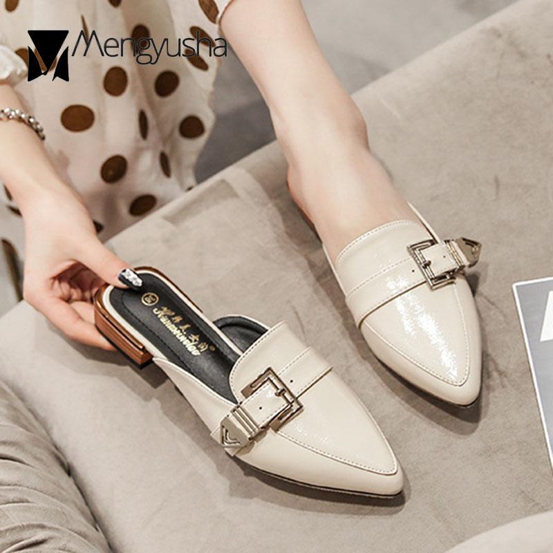 Модные блестящие лакированные кожаные мюли женские тапочки с пряжкой на ремне женская — фото 4