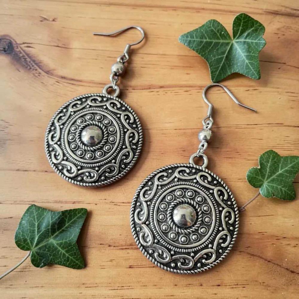 Vintage Ethnic Engraved Disc Shield Drop Earrings for Women Men Nordic Viking Tribal Warriors Dangle Earrings Aesthetic Jewelry