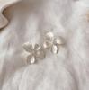 Elegant Flower Pearl Stud Earrings for Women - Unique, Fashionable, Luxe 2025 Ear Accessories