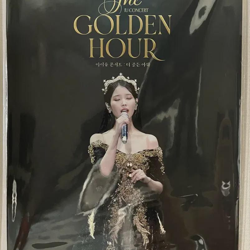 

Постер Iu Golden Hour