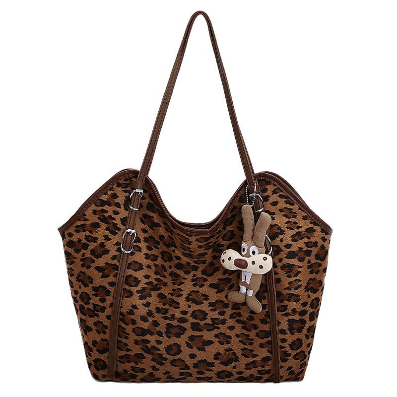 Leopard print bag women's 2025 new autumn and winter daily commuting versatile shoulder bag premium texture going out tote bag
