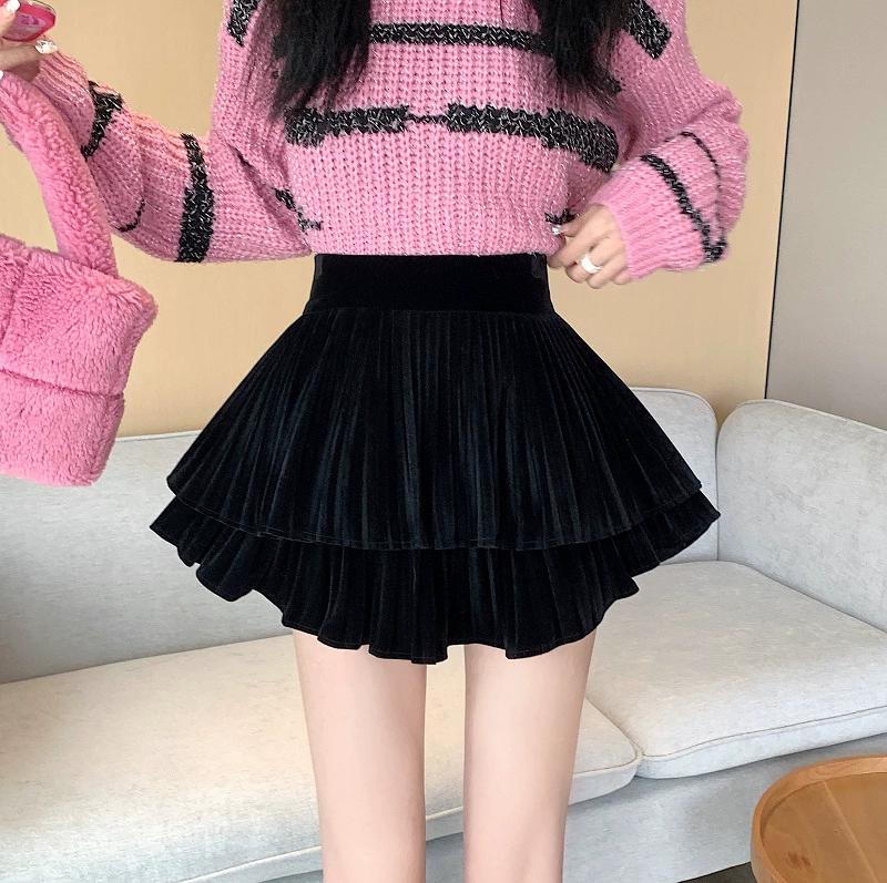 Милая мини-юбка для женщин — фото 13