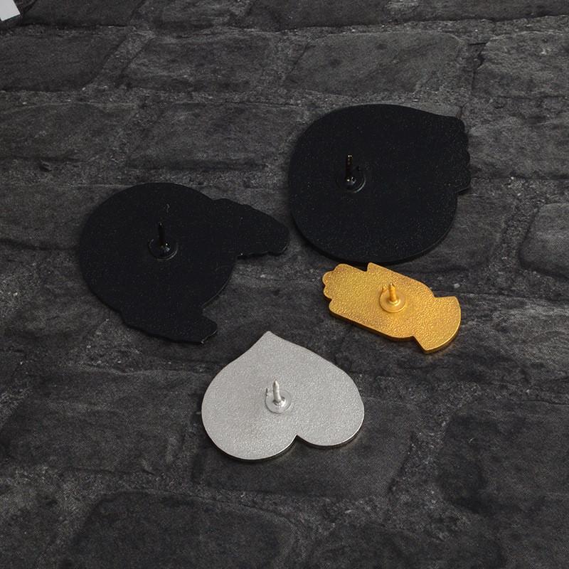 Creative Halloween Skull Brooch For Men And Women Unique Alloy Skeleton Pin Accessory