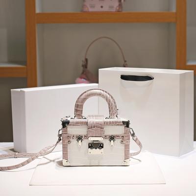 Trendy Handbag with Contrasting Color Riveted Box Bag, Fashionable and Versatile Leather Crossbody Small Square Bag