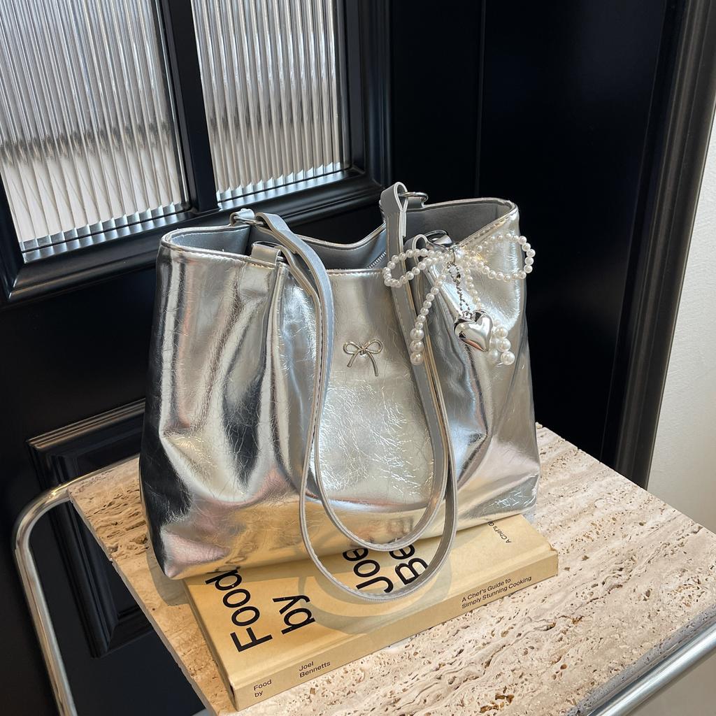 Leisure Commuting Large Capacity Bag for Women  New High-end Shoulder Bag, Fashionable Handheld Tote Bag