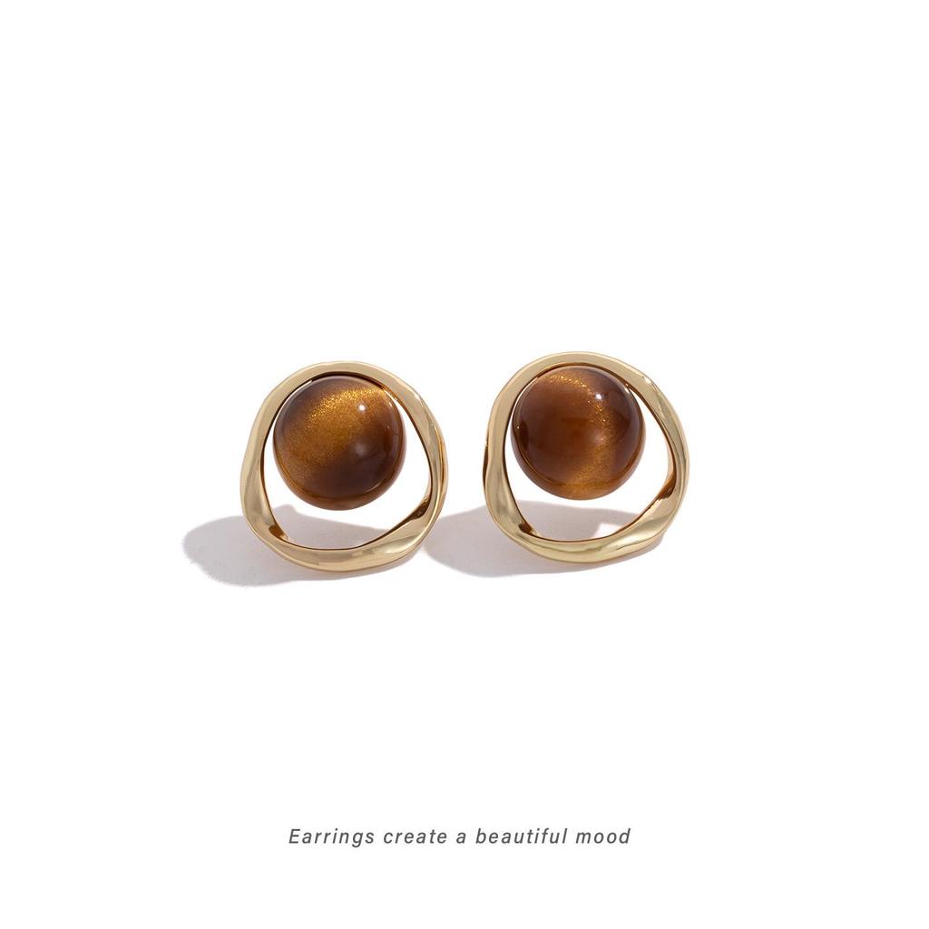 Hollow Tiger's Eye Clip-On Earrings: Retro, Elegant Design for Non-Pierced Ears
