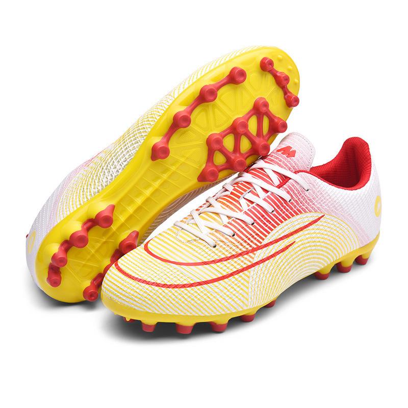 A pair of low-top football shoes, men's and women's broken nails, lawn nails, competition training sports shoes