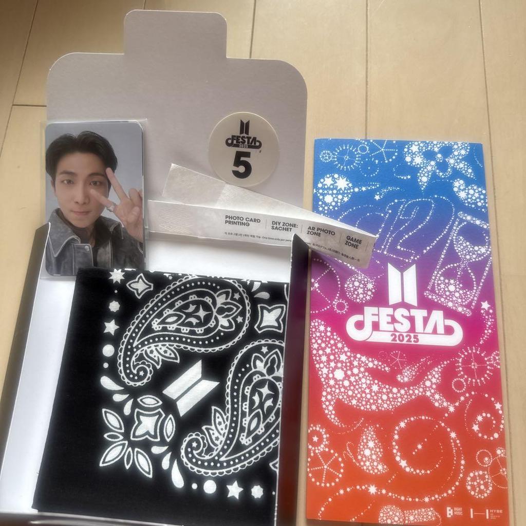 [USED] BTS Festa 2025 ARMYZONE bandana + trading card + pamphlet + wristband etc.