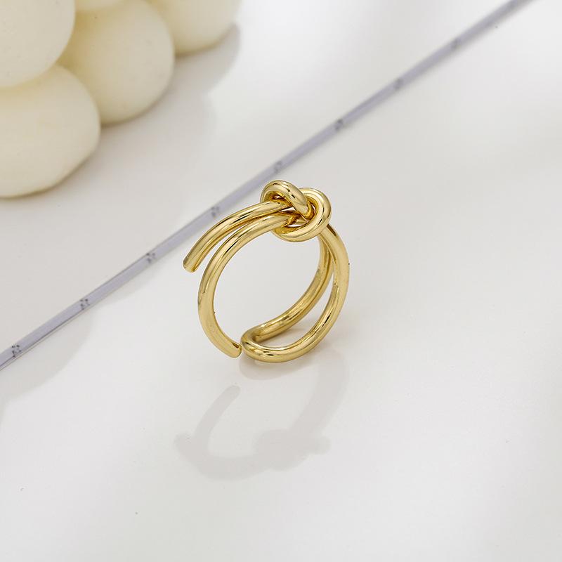 Retro Knot Stackable Ring for Women – Fashionable and Distressed Design for Index or Middle Finger.