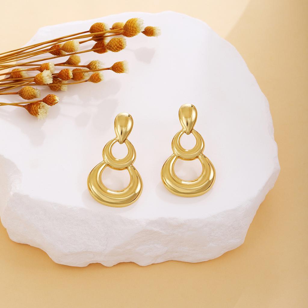 Spiral Maple Leaf Love Hollow Irregular Earrings, Heavy Industry Advanced Sense Metal Style Fashion Temperament Earrings