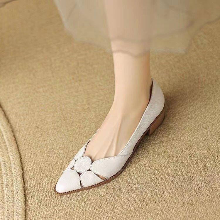 

Soft leather pointed thick heel single shoes medium heel shallow mouth shoes 2025 summer new hollow women s shoes European and American wind hole shoe 35