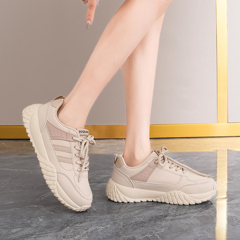 Neue atmungsaktive Lederschuhe für den Herbst, ideal für Studenten, die gerne laufen, Sport treiben oder sich in der Freizeit vergnügen.