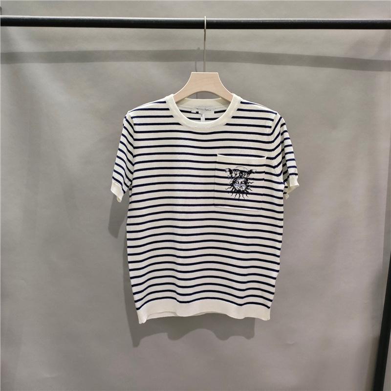 

Celebrity Style Black & White Striped Sun Print Short-Sleeve Knitted Top (2024) Small