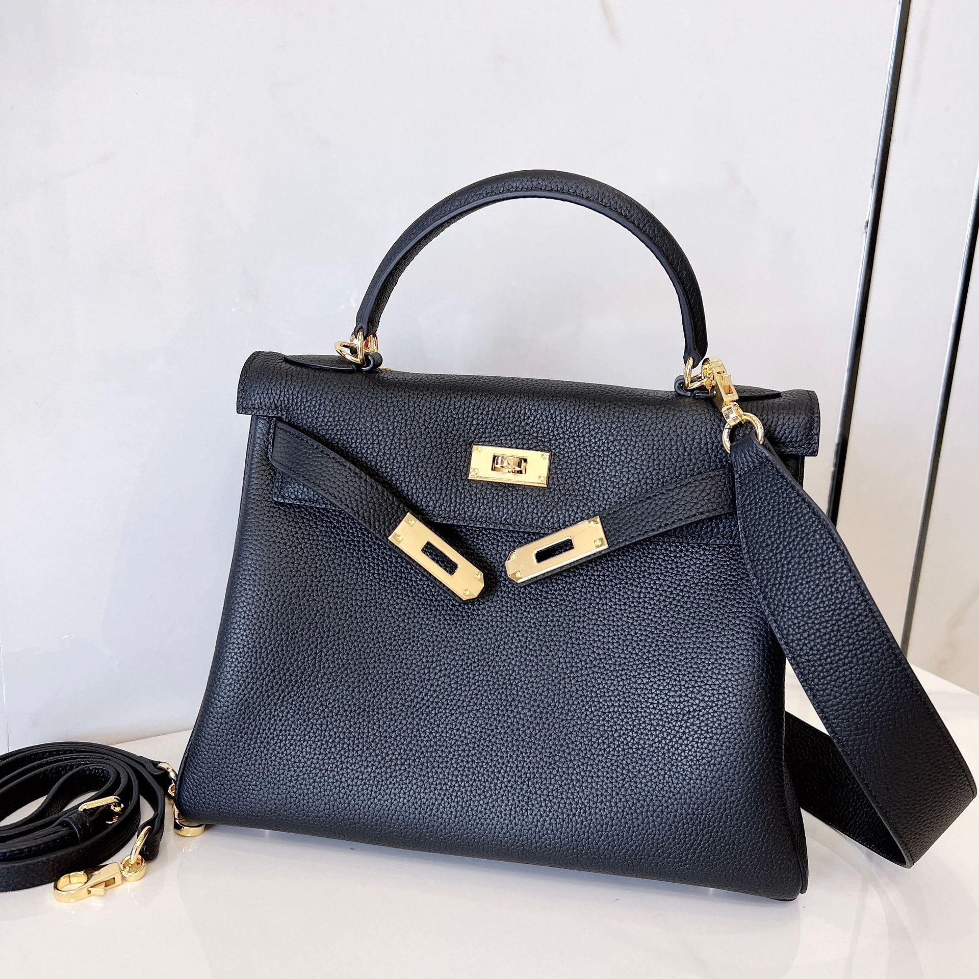 

Жіноча сумка з натуральної шкіри з вовняною підкладкою Новий стиль Шкіра корови верхнього шару Того Висококласний сенс Широкий плечовий ремінь Сумка на одне плече Ручна сумка 28x23x12cm