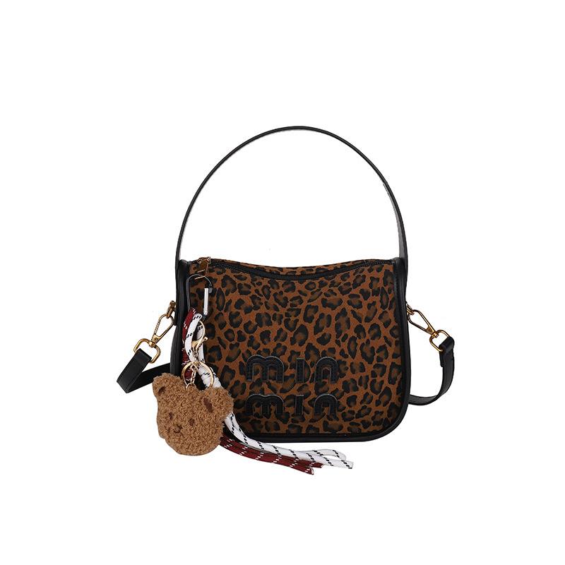 Autumn and Winter Retro Messenger Bag Female Niche Design Casual Shoulder Bag Large Capacity Commuter Simple Handbag