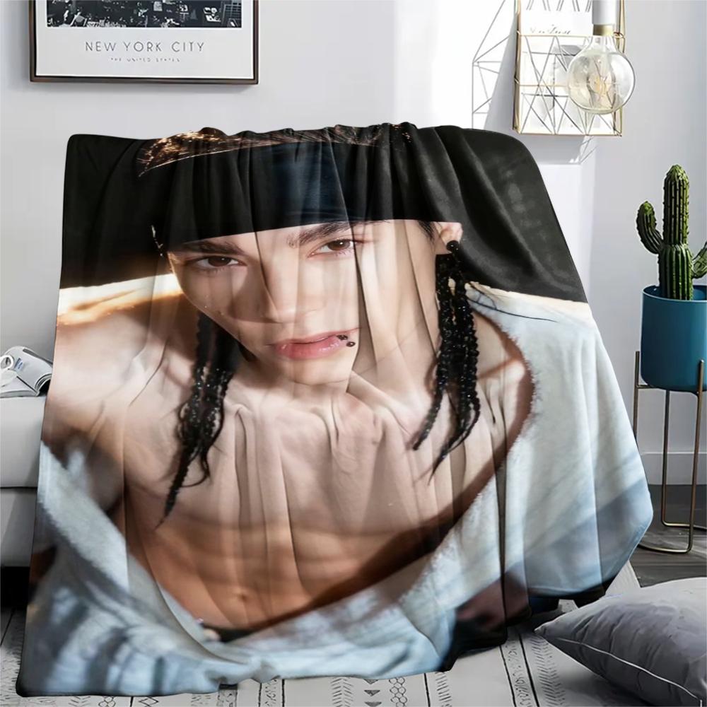 1 Stück Tom Kaulitz Print Flanelldecke, Hohe Qualität, Bequem für alle Jahreszeiten, Heimdekoration, Wärme und Komfort, Perfekt für Weihnachtsgeschenke