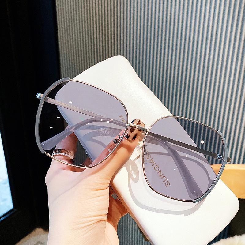 

Chic Metal Frame Women s UV Protection Sunglasses