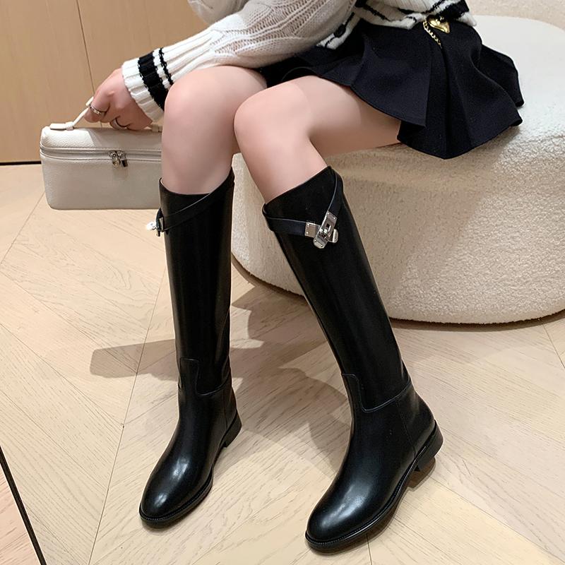 Krazing Pot Hovězí kůže podzimní zimní boty Silné nízké podpatky Jezdecké boty Kovové zapínání s kulatou špičkou Udržujte v teple Luxusní vysoké boty na stehna