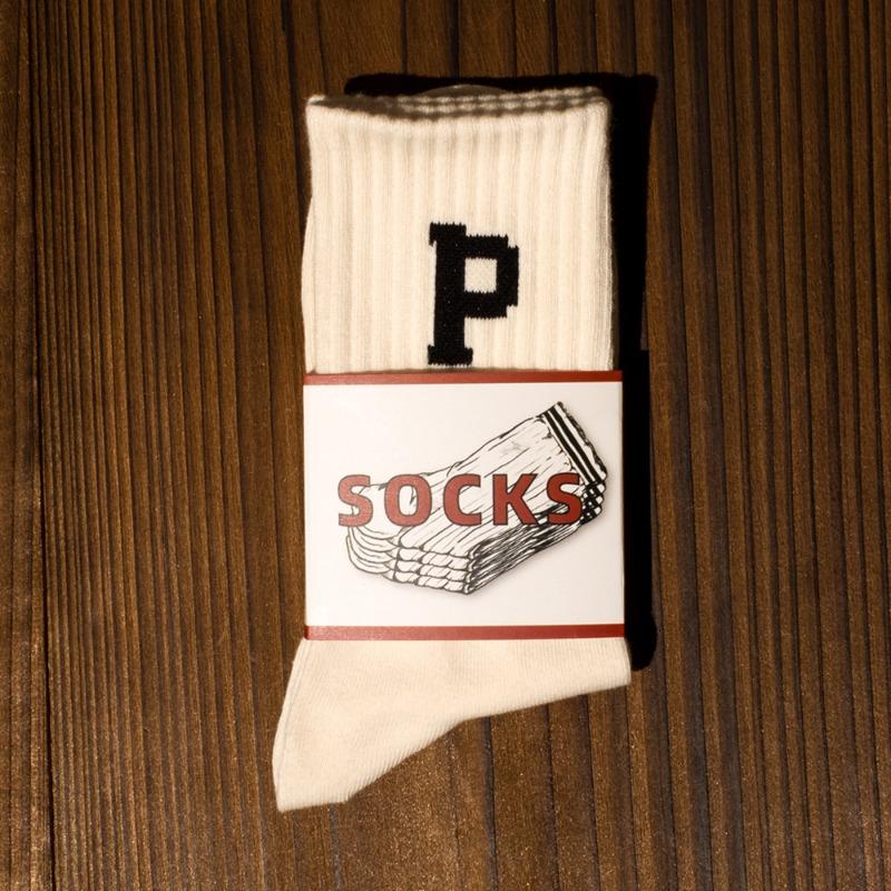 

Весенне-осенний стиль рабочей одежды для мужчин и женщин, модные и универсальные спортивные носки до середины икры с надписями, женские носки до середины икры 1 pair бежевый