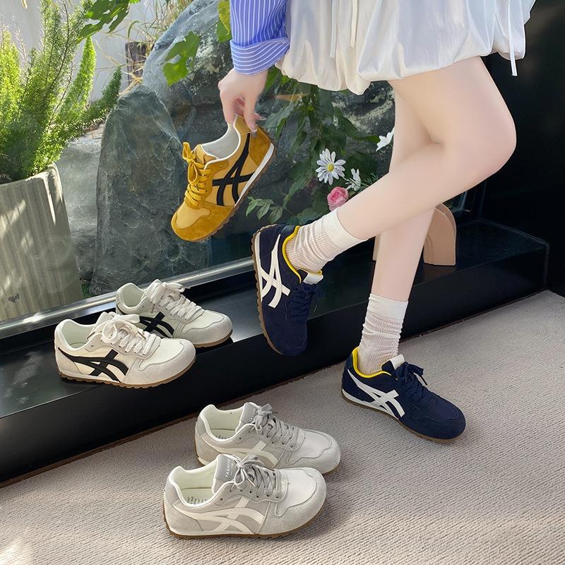 Yellow women's new summer soft-soled sports shoes are fashionable and versatile