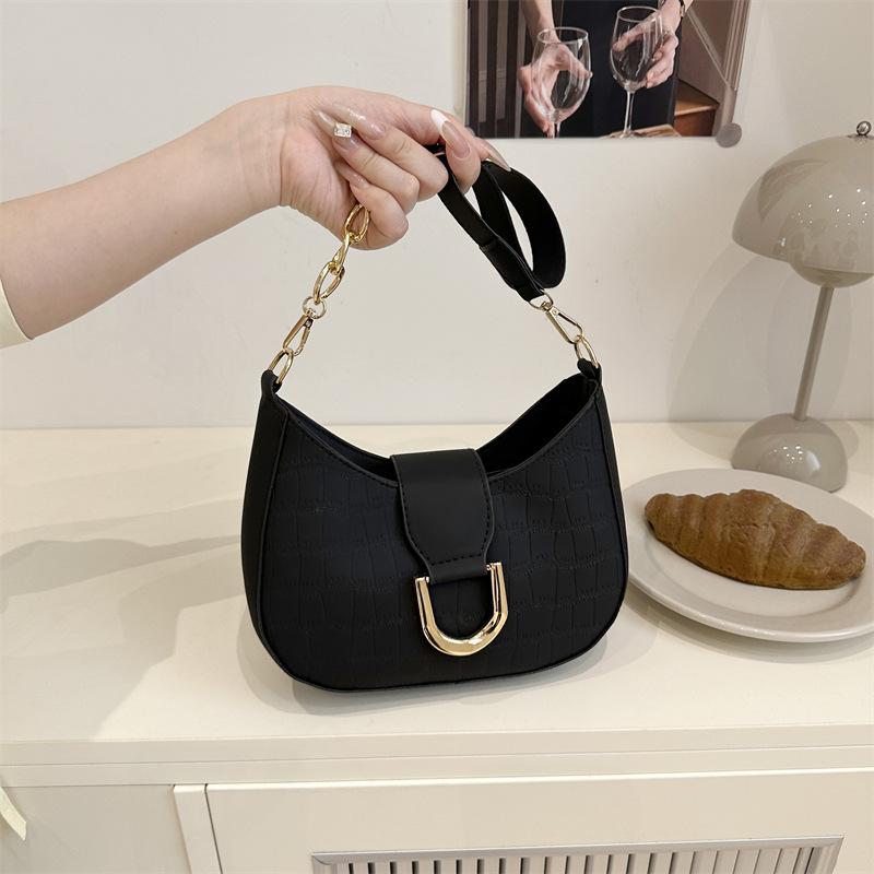 

Фактура, иностранный стиль, нишевый темперамент, сумка под мышкой, женская для поездок на работу, индивидуальность, досуг и мода, популярная ретро сумка через плечо. чёрный