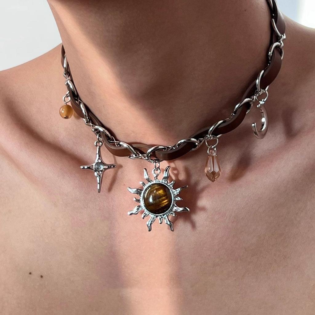Wrapped Riveted Metal Leather Collar, Punk Heart-shaped Girl Y2k Subculture Niche Necklace