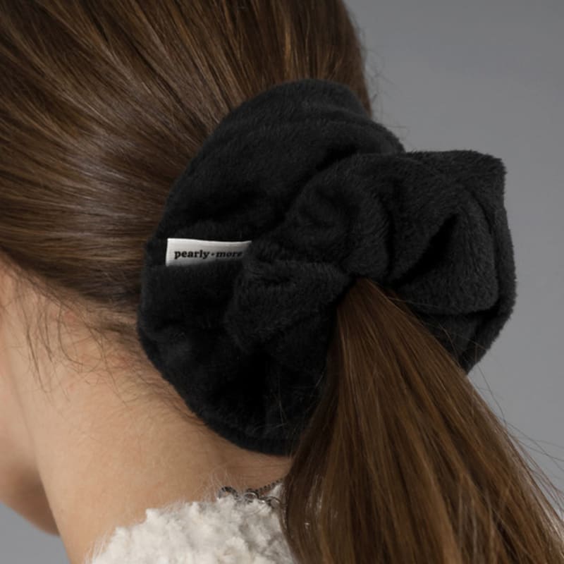 Pearlymore Fleece Black Scrunchie