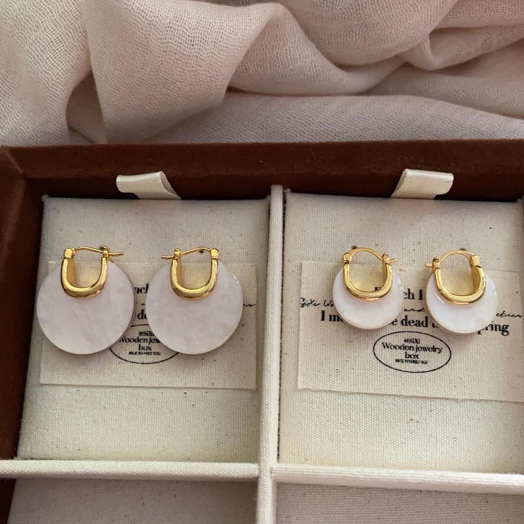 Letter U-Shaped Shell Ear Buckle Earrings, High-End Sense, Light Luxury, Simple Niche, Unique Soft Commuting Temperament U-Shaped Earrings