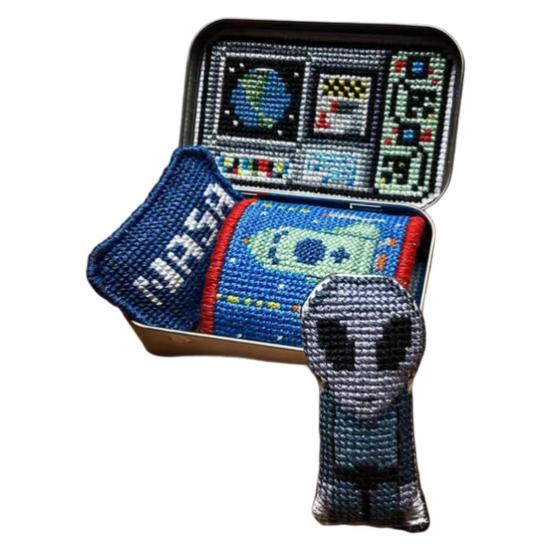 Tin Box Embroidery Kit Horror Themed Cross Stitch Kit Vintage Sewing Kit Halloween Embroidery Craft Set Gift for Embroidery Enthusiast