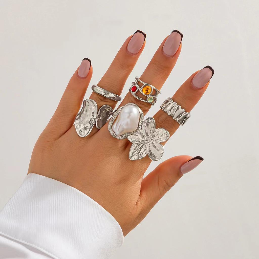 2025 New 6PCS Punk-Style Alloy Electroplated Irregular Exaggerated Flower Ring For Women Elegant Baroque Limited Pearl Ring Jewe