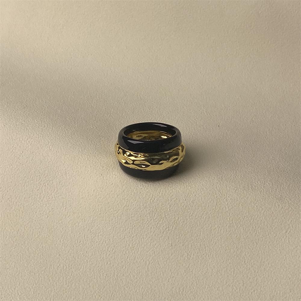 Mao Xiaotong Französisches Design Emaille-Ring & Aurelie Bidermann Schwarz/Weiß Breites Armband
