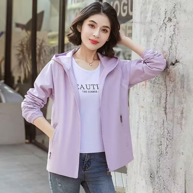 Women's Korean-Style Hooded Windbreaker - Casual, Loose-Fit, Windproof Jacket for Spring & Autumn.