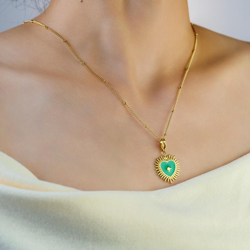 European-American Retro Heart Pendant Titanium Necklace