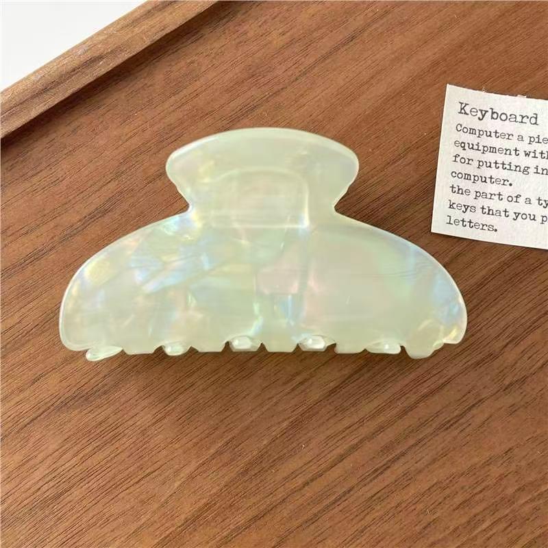 

Korean Fashion PVC Medium Hair Clip: Women s High-End Half Updo Claw Shark Clip