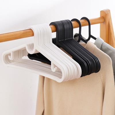 4 peças Cabide Simples Preto Branco para Pendurar Roupas Secas Cabide de Roupa Adulto Cabide de Plástico Organizador de Roupas Vestido para Guarda-Roupa Doméstico