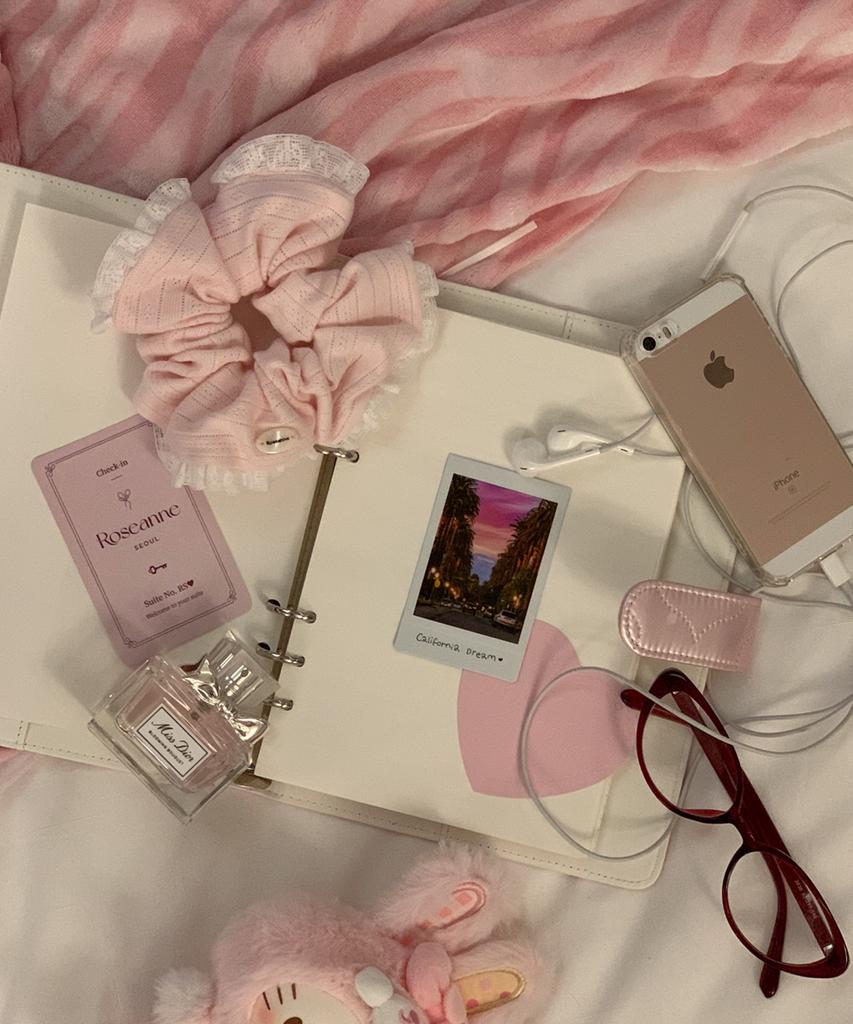 Roseanne Sweet Dreams Scrunchie (Pink)
