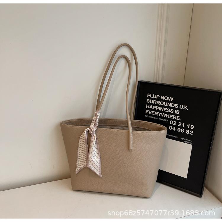 Large-capacity commuter bag women's 2025 new spring and summer simple student shoulder bag work leisure tote bag