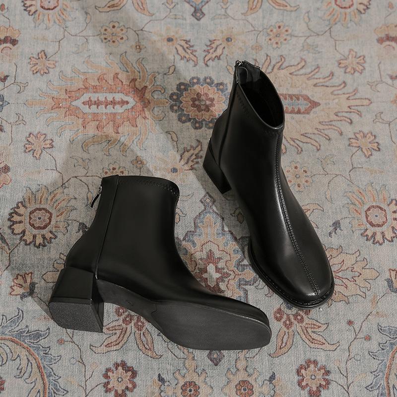 Stiefel mit grobem Absatz für Damen, Herbst und Winter 2025, neues Internet-Berühmtheits-Explosionsmodell, vielseitig, schlicht, eckige Spitze, hoher Absatz, dünn, elastisch, kurzer Stiefel
