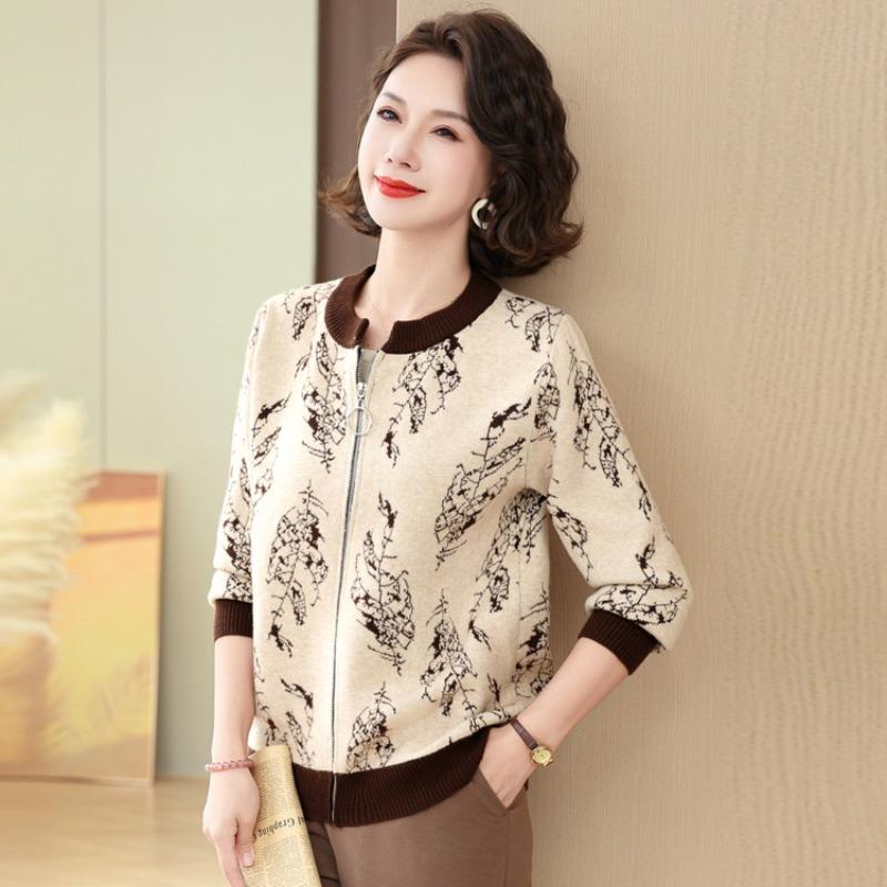 

Fashion and casual middle-aged and old women s loose coat, new contrasting color printing round neck long-sleeved mother outfit 3XL бежевый