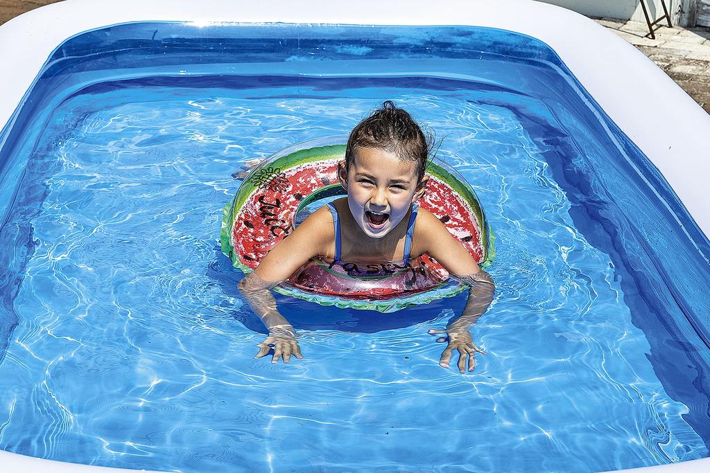 Igarashi Crayon Water Float 60cm with Rope RGB-760V