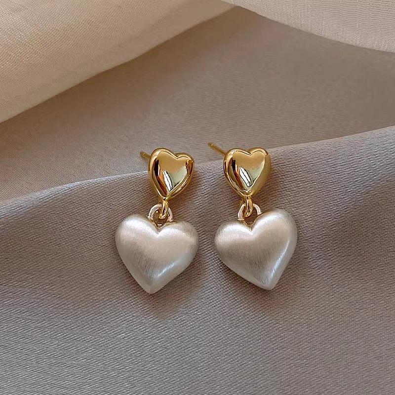 2024 High-End Pearl Stud Earrings: French Light Luxury Style for Women