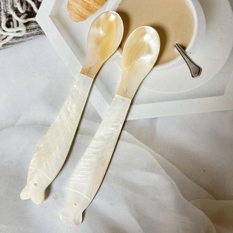 ZISIZ Handmade Fish-shaped Shell Dessert Spoon Set, Milky White