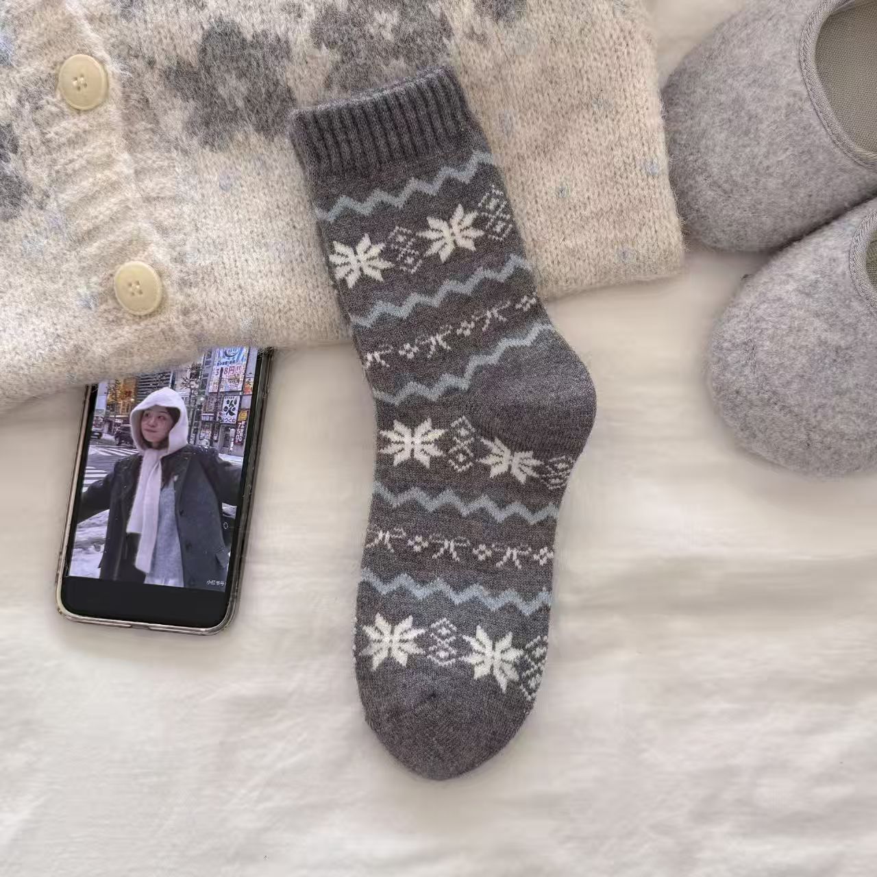 

Xiaohongshu Is A Hot Seller Of The Same Style! Winter Wool Socks Combination Gray Button Thickened Thermal Stacking Socks Medium Tube Socks Socks One size