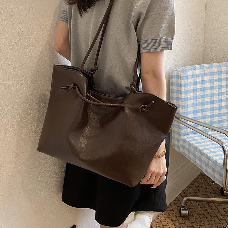 Large-capacity Women's Shoulder Bag for Commuting To Work Tote Bag