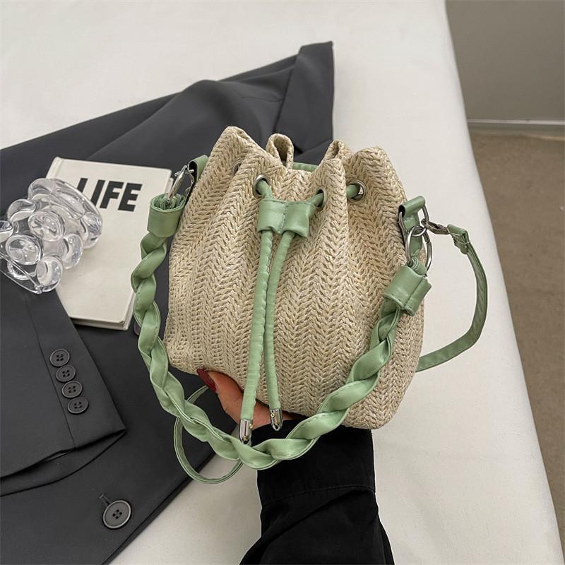 Urban Minimalist Woven Water Bucket Bag For Daily Casual Women
