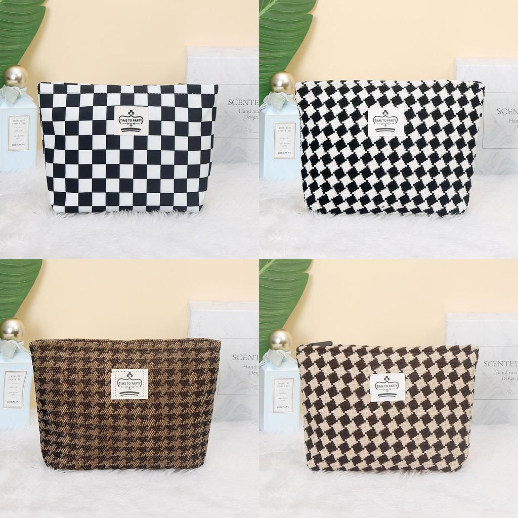 Large Capacity Makeup Bag Fashion Chessboard Grid Portable Wash Pouch Storage