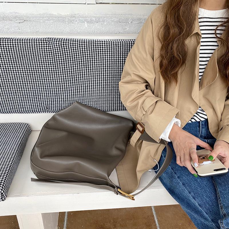 Korean Minimalist Large-Capacity Daily Shoulder & Crossbody Bag for Women 2025